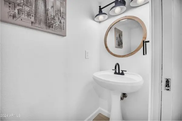 1211 N 47TH Place, Phoenix, AZ 85008