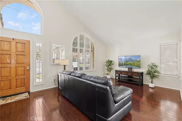 28877 Shadow Valley LN, Saugus, CA 91390