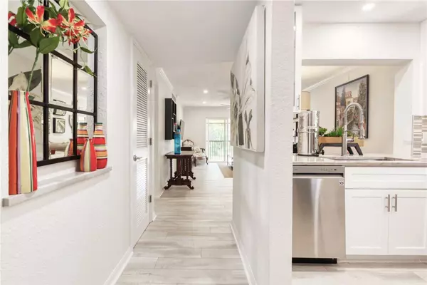 918 LA COSTA CIR #2, Sarasota, FL 34237