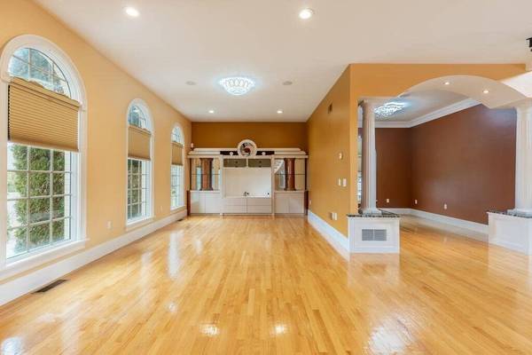 43 Mayes Ave, Somerset, MA 02726