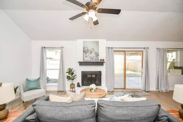 6131 France LN, Pasadena, TX 77505