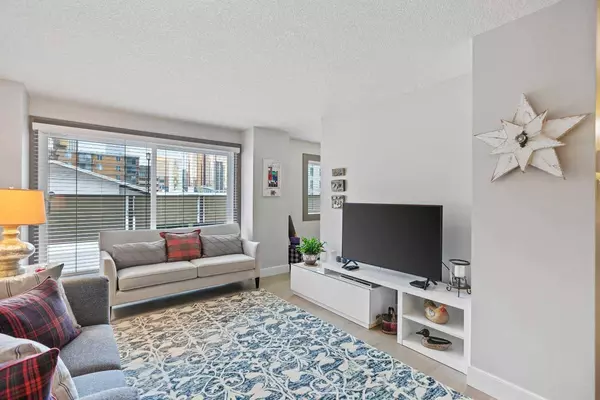 812 14 AVE SW #303, Calgary, AB T2R 0N6