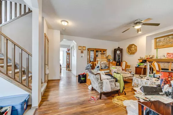 398 Elgin WAY SE, Calgary, AB T2Z 4A7