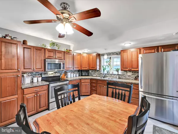 17 E RICHLAND AVE, Myerstown, PA 17067