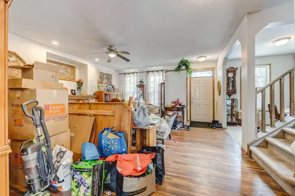 398 Elgin WAY SE, Calgary, AB T2Z 4A7