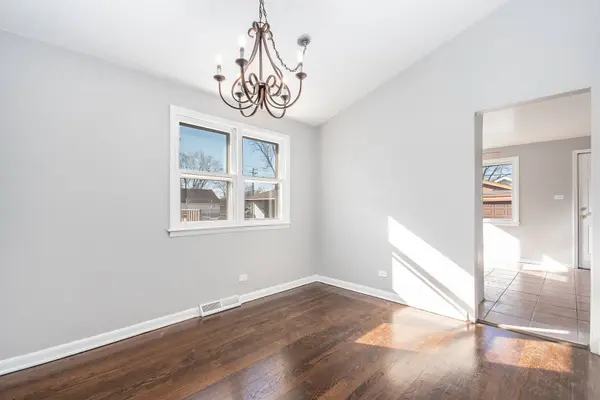 8928 S 49th Court, Oak Lawn, IL 60453