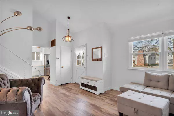 6 DEB LYNN DR, Sicklerville, NJ 08081