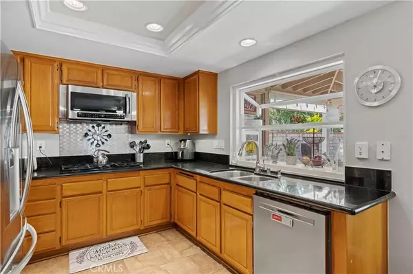 28877 Shadow Valley LN, Saugus, CA 91390