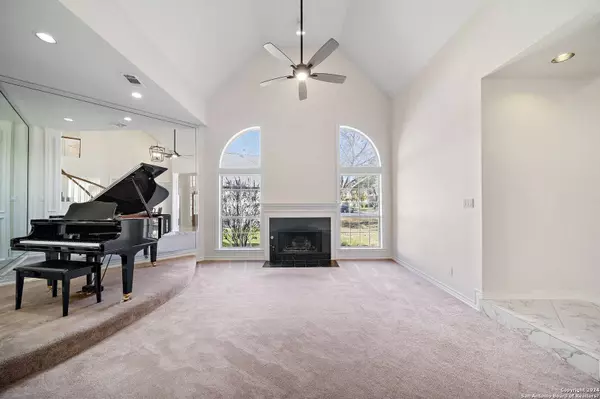 10107 PEMCREST, San Antonio, TX 78240-2550