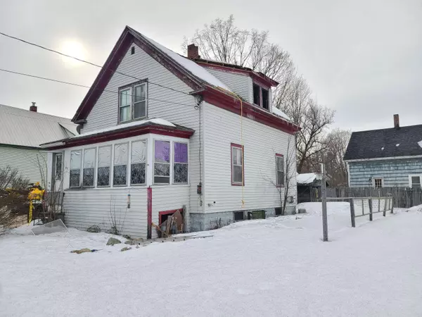 42 3rd ST, Dixfield, ME 04224