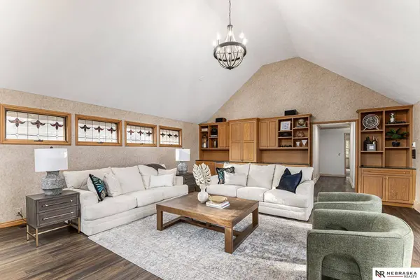 10705 Cedar Street, Omaha, NE 68124