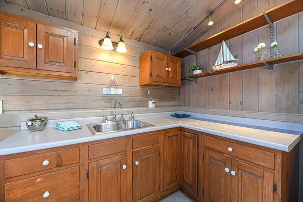 15 Sunset Dr, Newbury, MA 01951