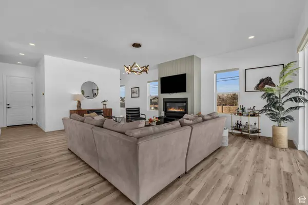 321 E SIENA HEIGHTS CT S, Draper, UT 84020