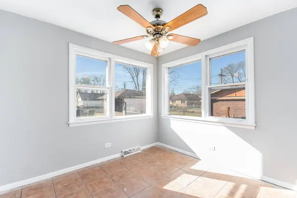 8928 S 49th Court, Oak Lawn, IL 60453