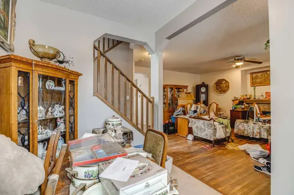 398 Elgin WAY SE, Calgary, AB T2Z 4A7