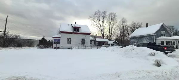 42 3rd ST, Dixfield, ME 04224