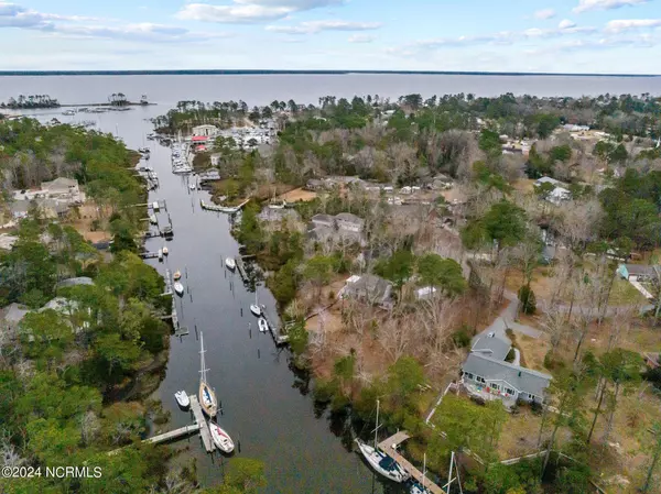 111 Pineview Drive, Oriental, NC 28571