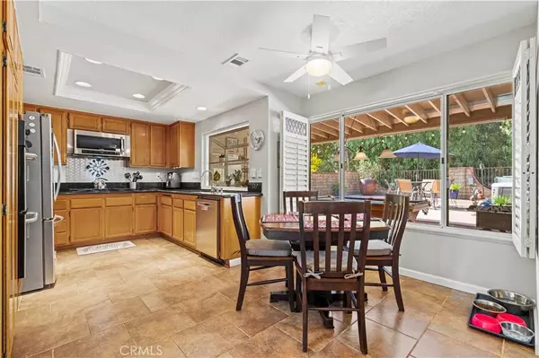 28877 Shadow Valley LN, Saugus, CA 91390