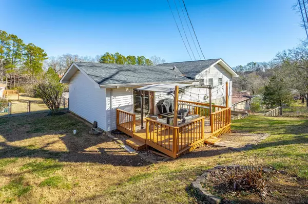 1332 Michael Ln, Hixson, TN 37343