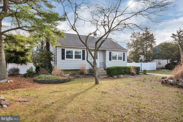 6 DEB LYNN DR, Sicklerville, NJ 08081