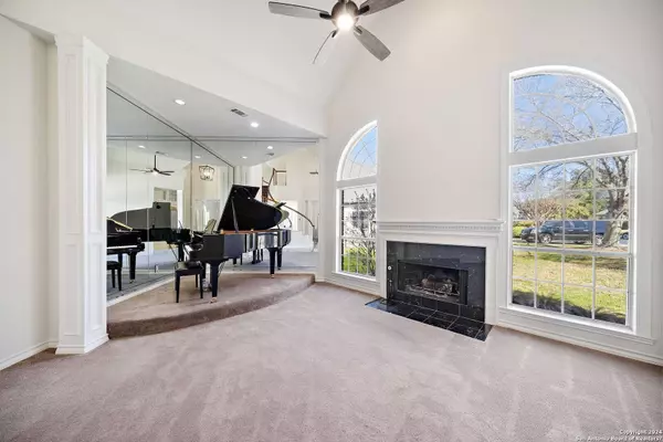 10107 PEMCREST, San Antonio, TX 78240-2550