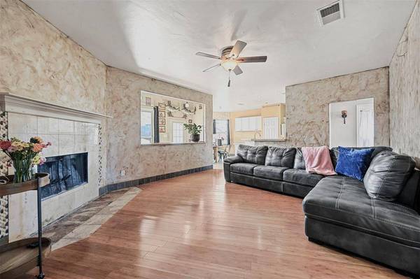 4132 Maryanne Place, Haltom City, TX 76137