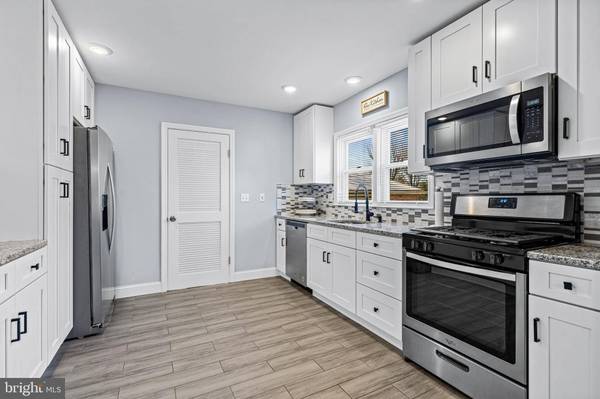 334 SPRUCE AVE, Maple Shade, NJ 08052