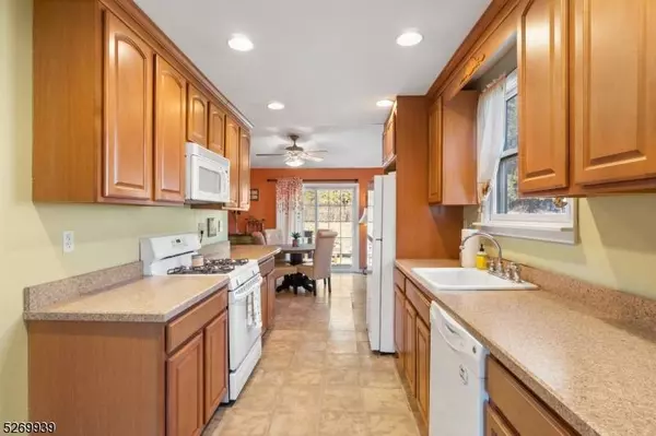 3 Degraw Ave, Clifton City, NJ 07013