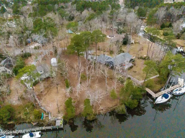 111 Pineview Drive, Oriental, NC 28571