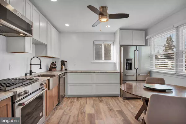 6 DEB LYNN DR, Sicklerville, NJ 08081