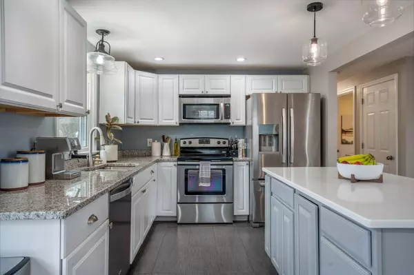 8 Orlando ST, South Portland, ME 04106