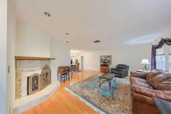 8901 ST ANDREWS DR, Seminole, FL 33777