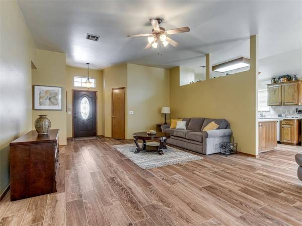 2216 NE 4th Street, Moore, OK 73160