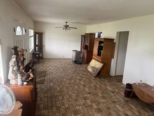 21128 Fairfax Avenue, Lemoore, CA 93245