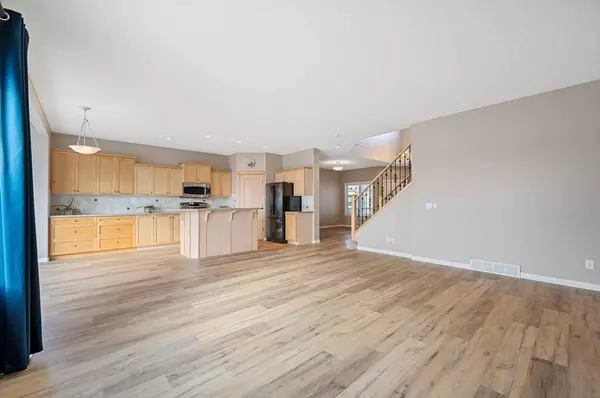 114 Springbluff BLVD SW, Calgary, AB T3H 4V3