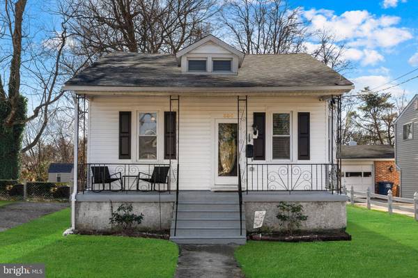 334 SPRUCE AVE, Maple Shade, NJ 08052