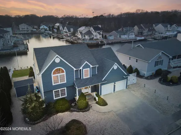 22 Elm Street, Bayville, NJ 08721