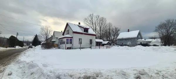 42 3rd ST, Dixfield, ME 04224