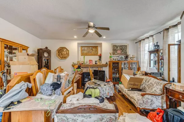 398 Elgin WAY SE, Calgary, AB T2Z 4A7