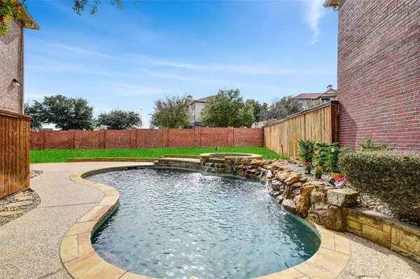 404 Lacebark Drive, Irving, TX 75063