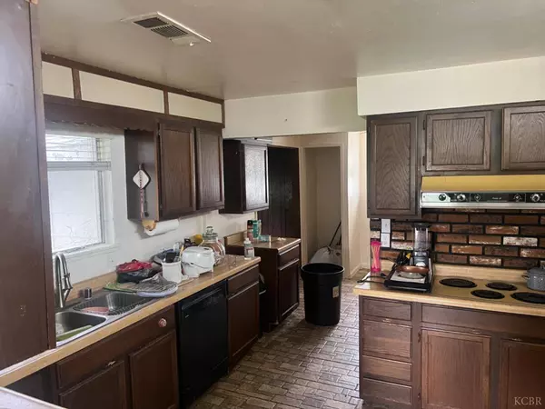 21128 Fairfax Avenue, Lemoore, CA 93245