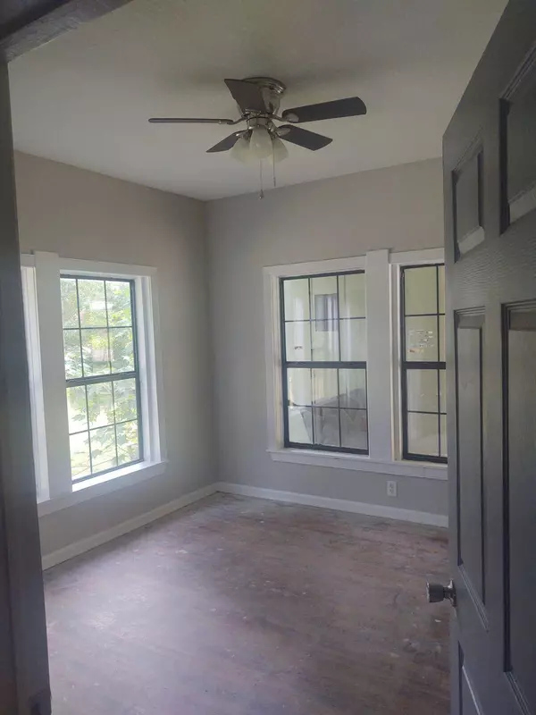 904 S 4th St, Collins, MS 39428