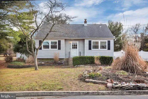 6 DEB LYNN DR, Sicklerville, NJ 08081