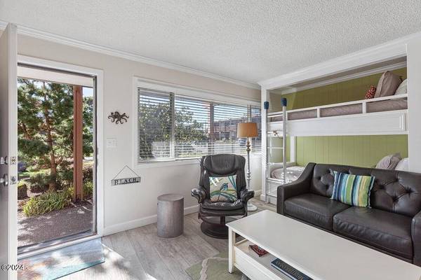 48250 Breakers BLVD #3, Neskowin, OR 97149