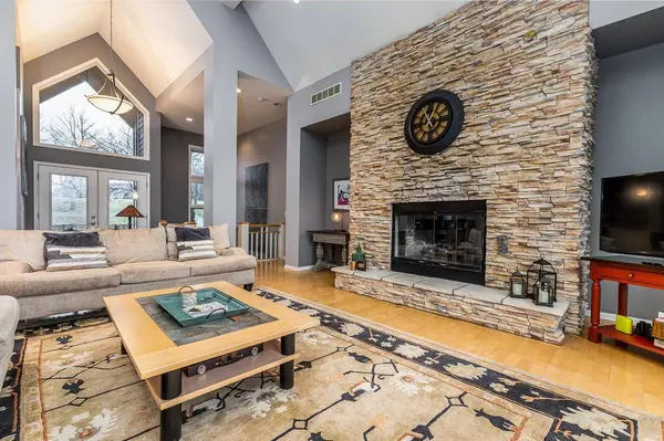 28 Harbor Drive, Galena, IL 61036