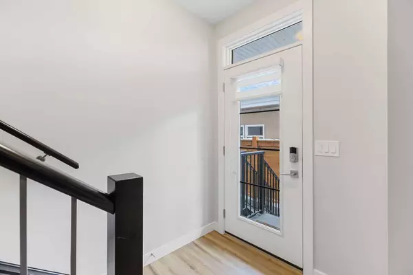 1710 28 AVE SW #13, Calgary, AB T2T 1J6