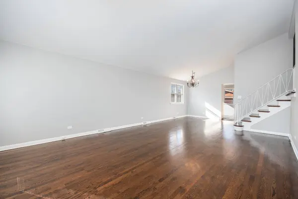 8928 S 49th Court, Oak Lawn, IL 60453