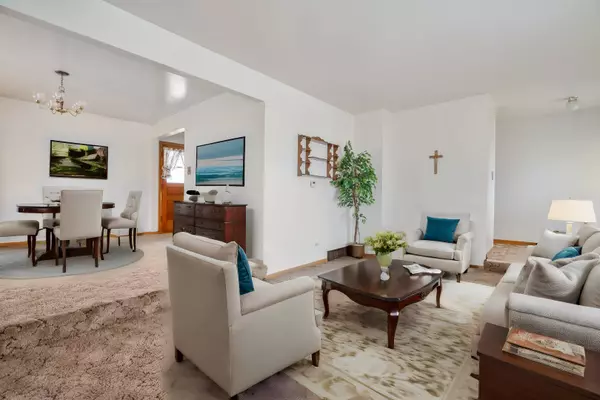 10459 S 81st Avenue, Palos Hills, IL 60465