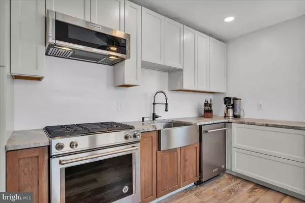 6 DEB LYNN DR, Sicklerville, NJ 08081