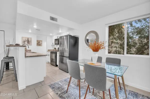 1211 N 47TH Place, Phoenix, AZ 85008